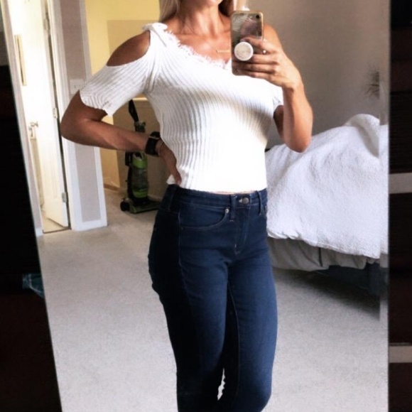 5⭐Crop Cold Shoulder Top - Picture 3 of 4